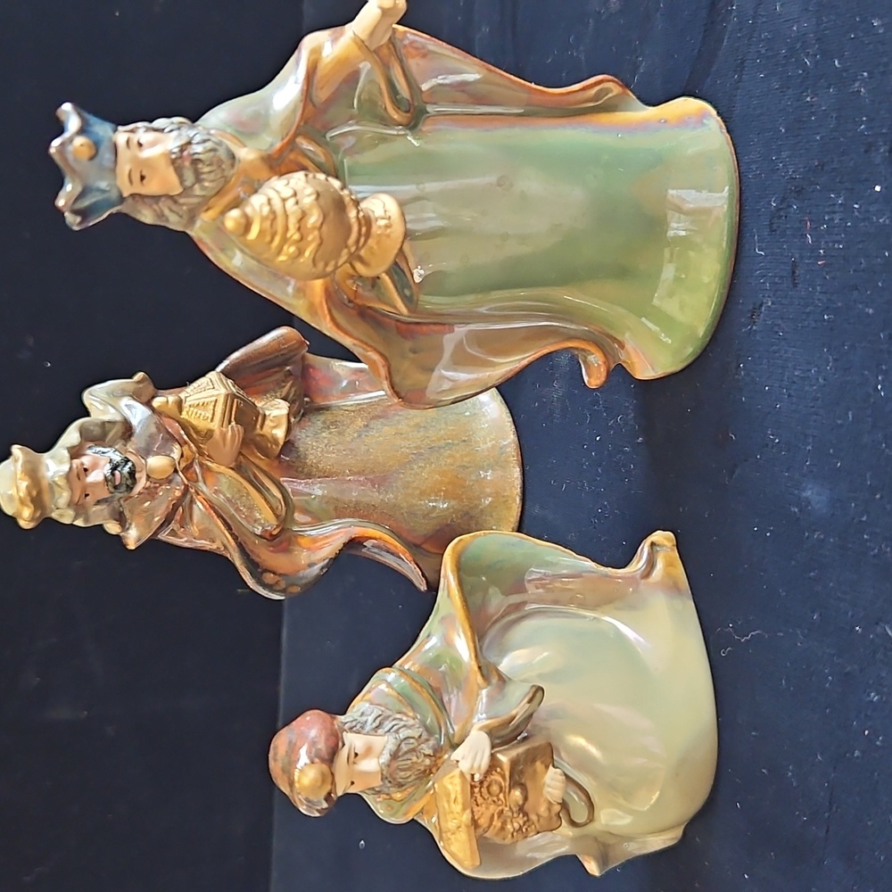 Porcelain Nativity 10PC Set - Metal Glazed Christmas Nativity Set - Picture 4 of 6